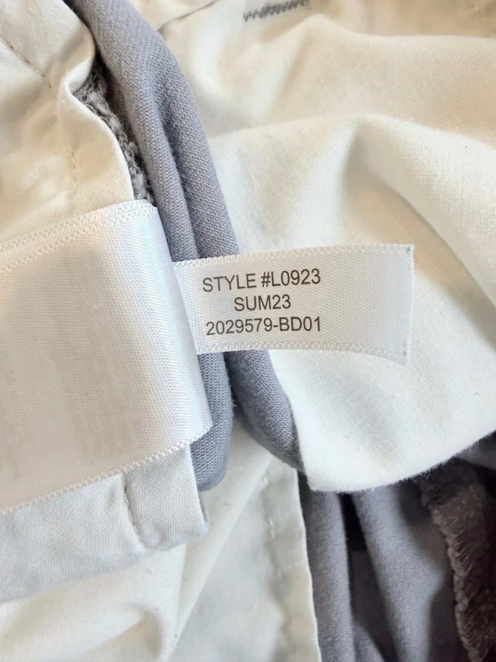 J. Crew Light Gray Flat Front Chino Cotton Shorts Mens Size 33‎